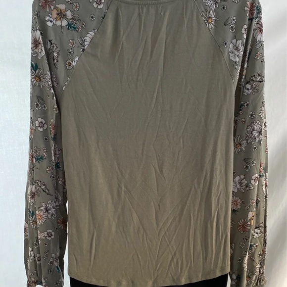 Baseball style olive green top Large - Picture 5 of 7